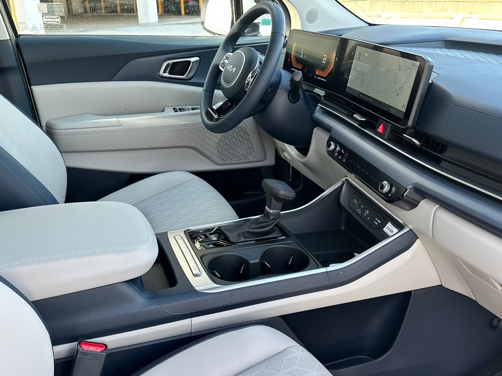 New 2026 Kia Carnival EX FWD image 13