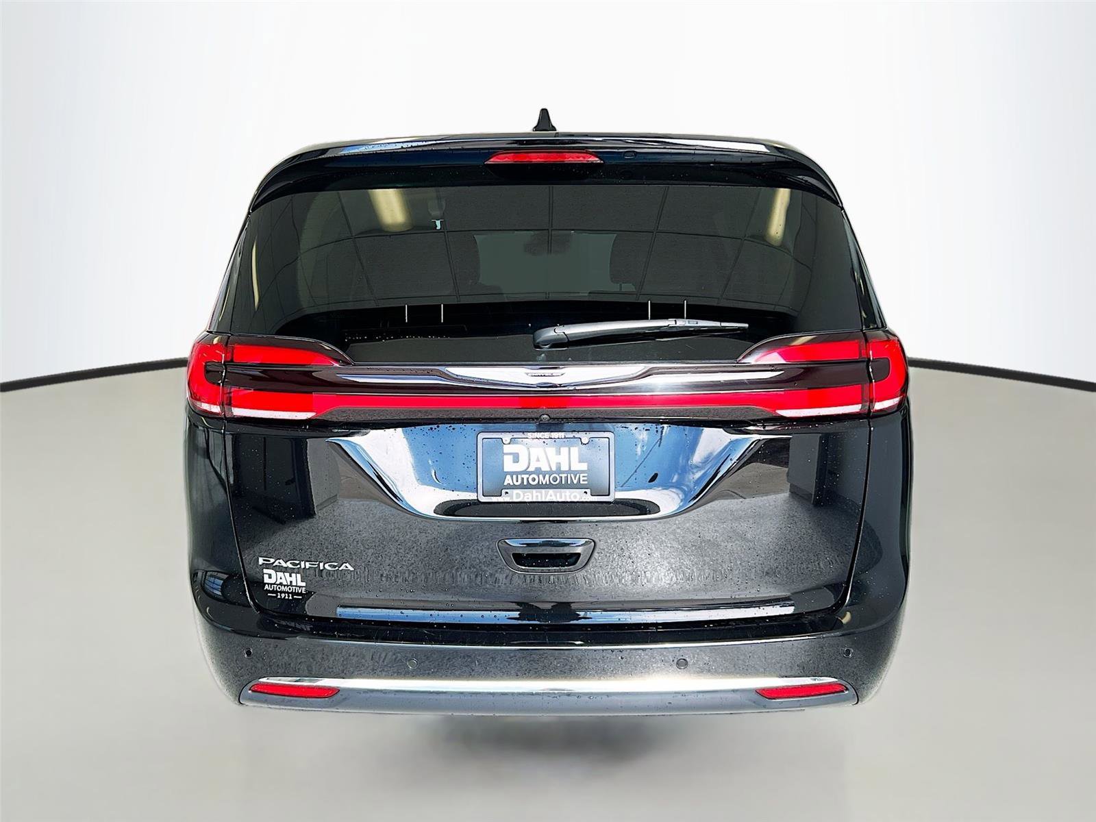 Used 2024 Chrysler Pacifica Touring-L FWD image 12