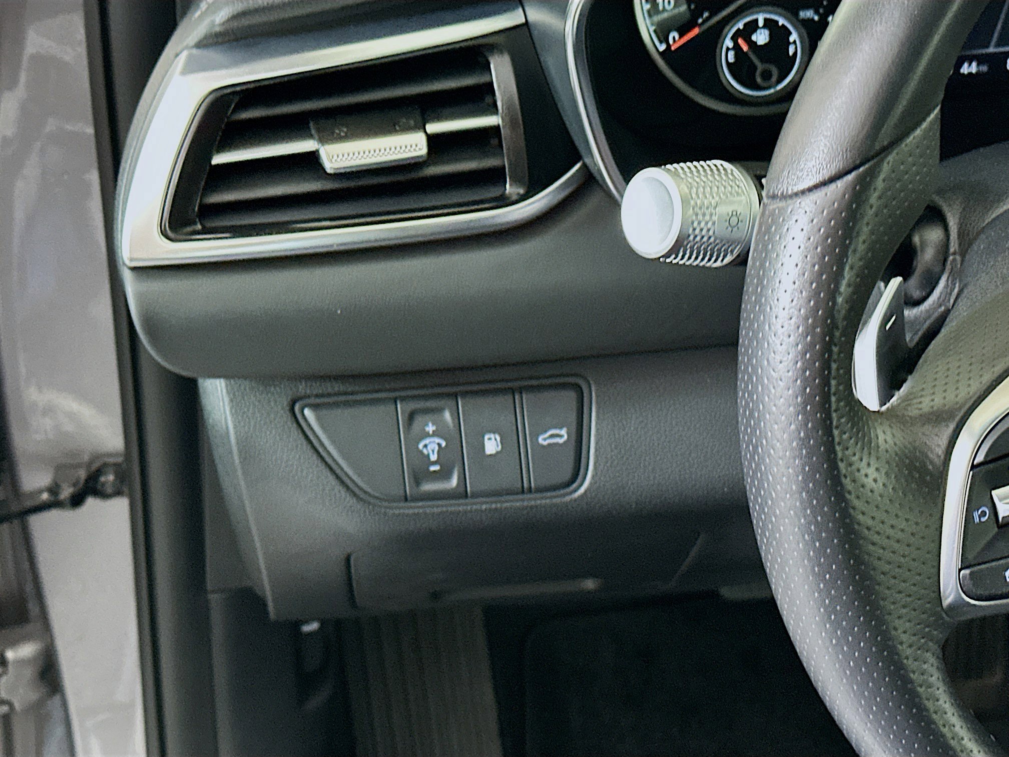 Used 2025 Genesis G70 2.5T image 17