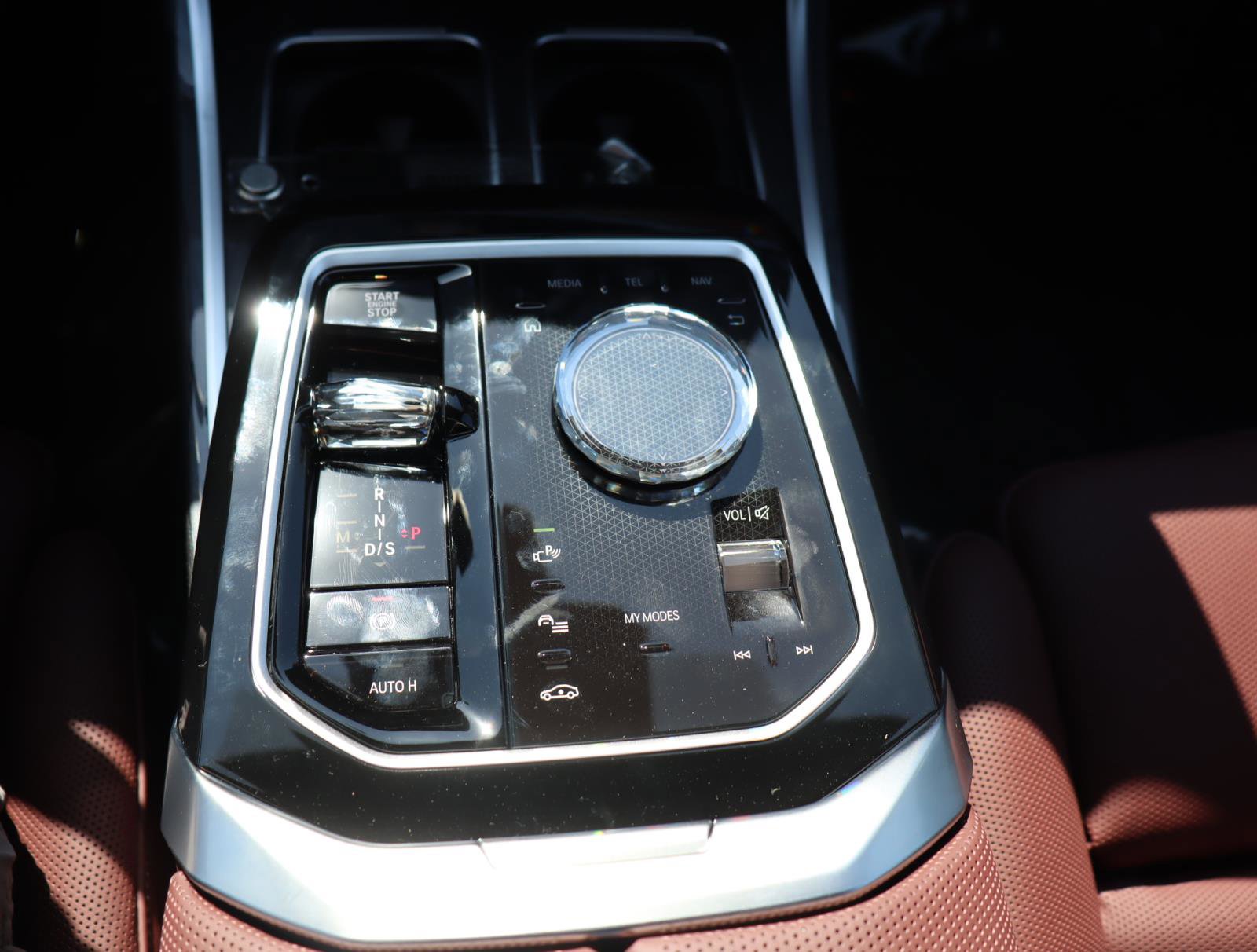 New 2026 BMW 750e xDrive image 25