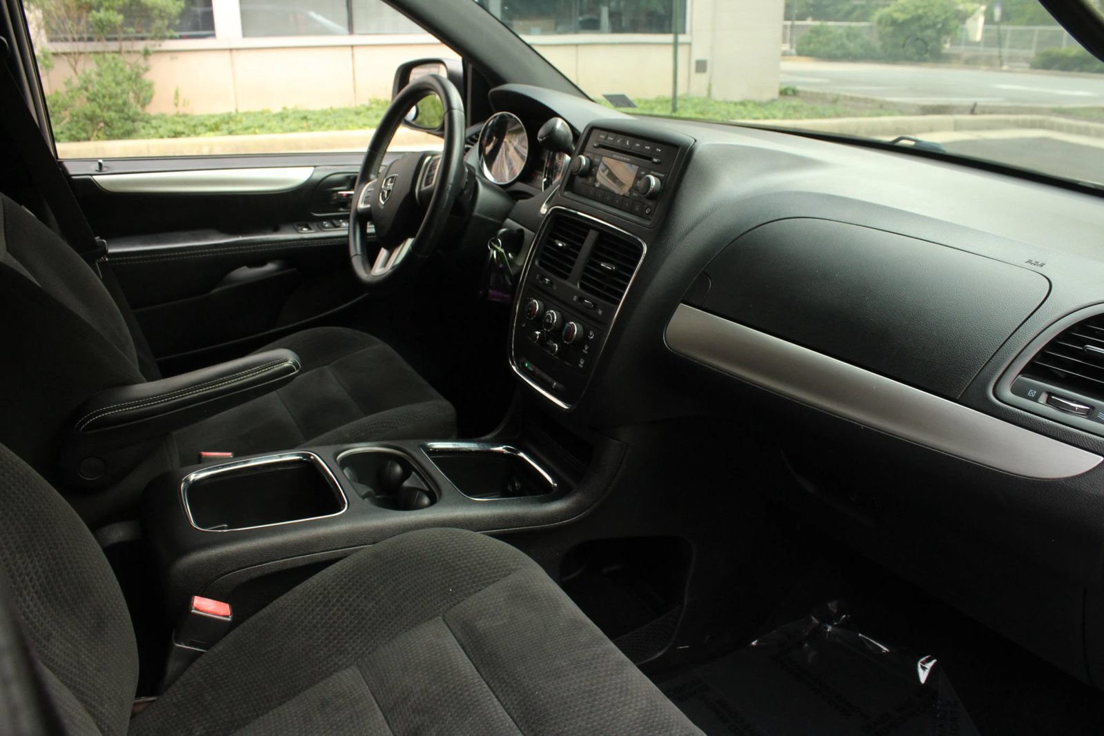 Used 2015 Dodge Grand Caravan SXT w/ Blacktop Package FWD image 24