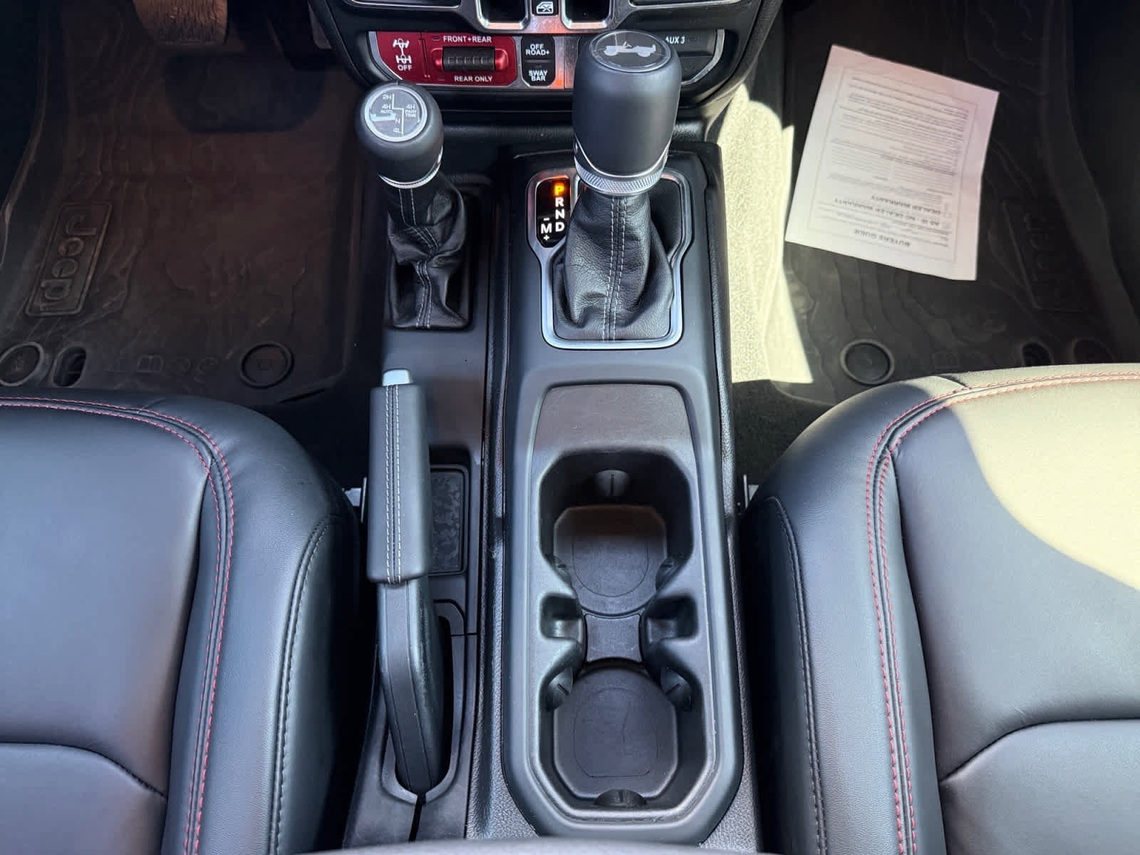 Used 2025 Jeep Wrangler Unlimited Rubicon AWD/4WD image 15