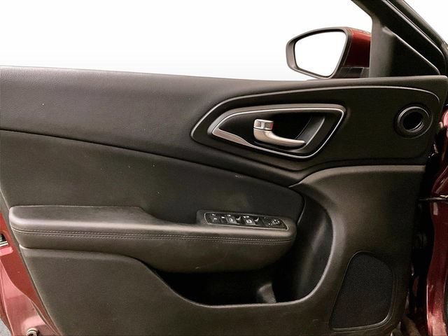 Used 2015 Chrysler 200 Limited FWD image 23