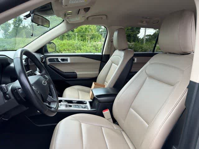 Used 2020 Ford Explorer XLT w/ Equipment Group 202A AWD/4WD image 21