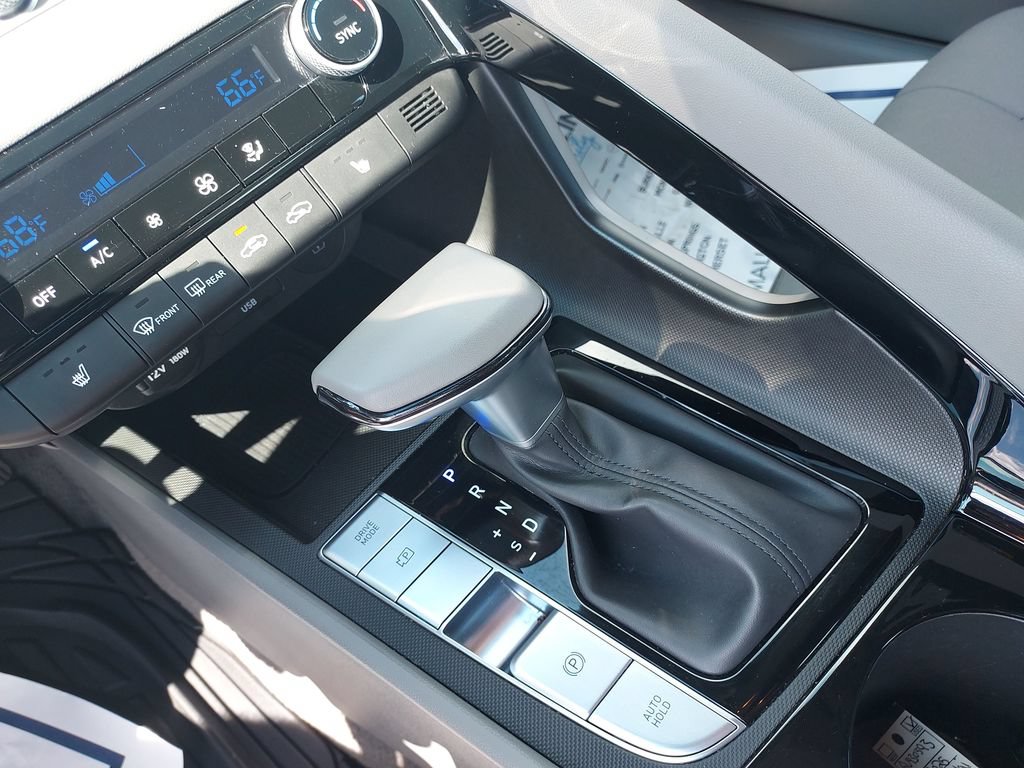 Used 2025 Hyundai Elantra SEL FWD image 26