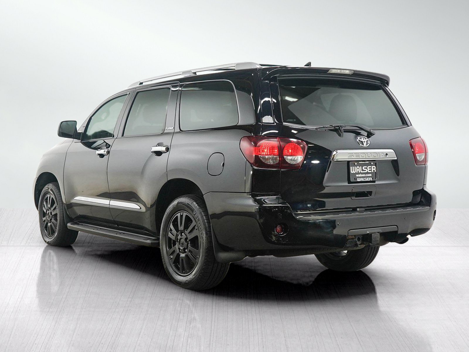 Used 2019 Toyota Sequoia Platinum AWD/4WD image 3