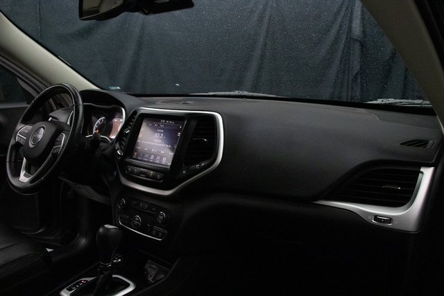 Used 2016 Jeep Cherokee Trailhawk w/ Comfort/Convenience Group image 15