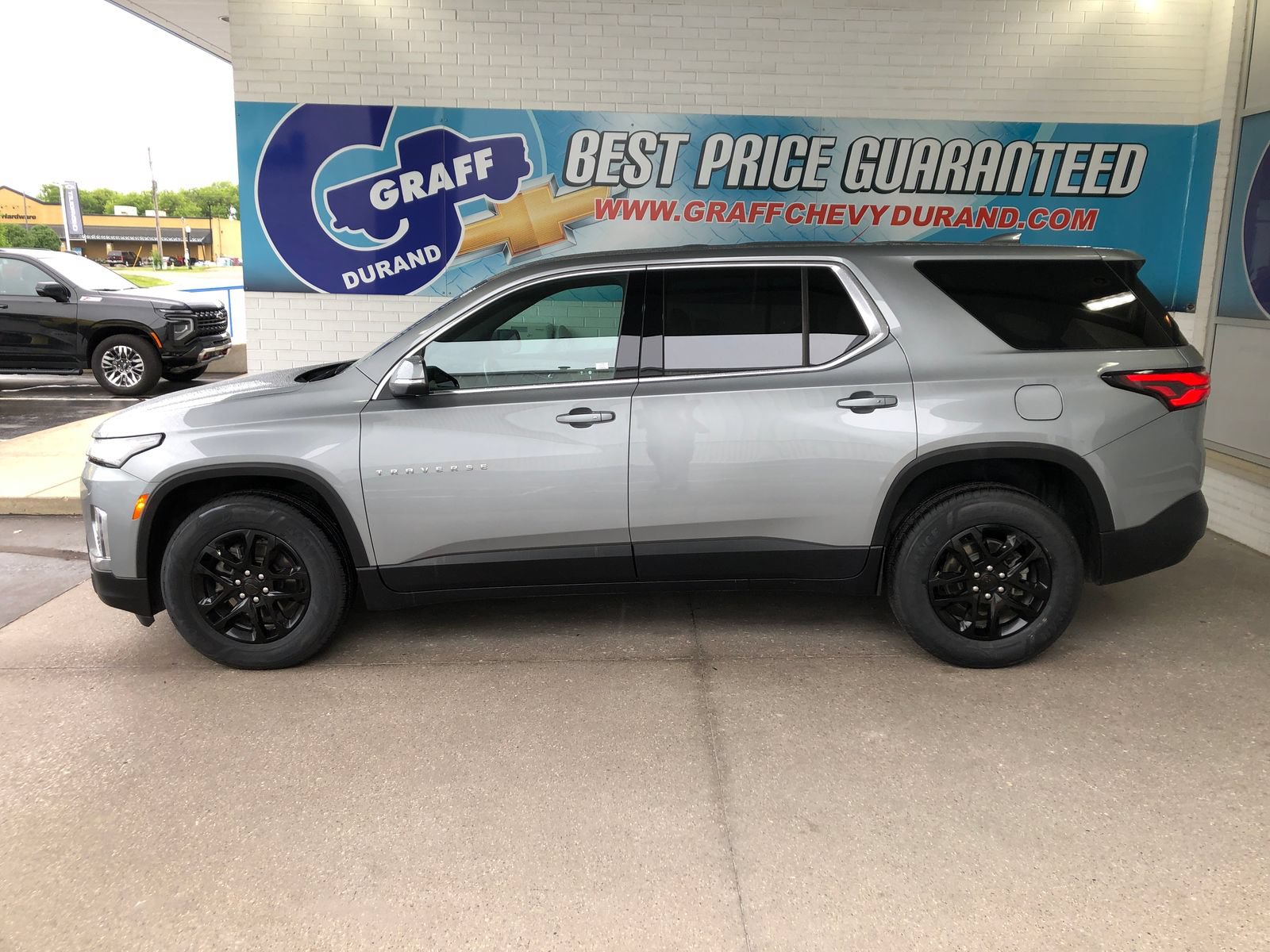 Used 2023 Chevrolet Traverse LS w/ Safety Package FWD image 5