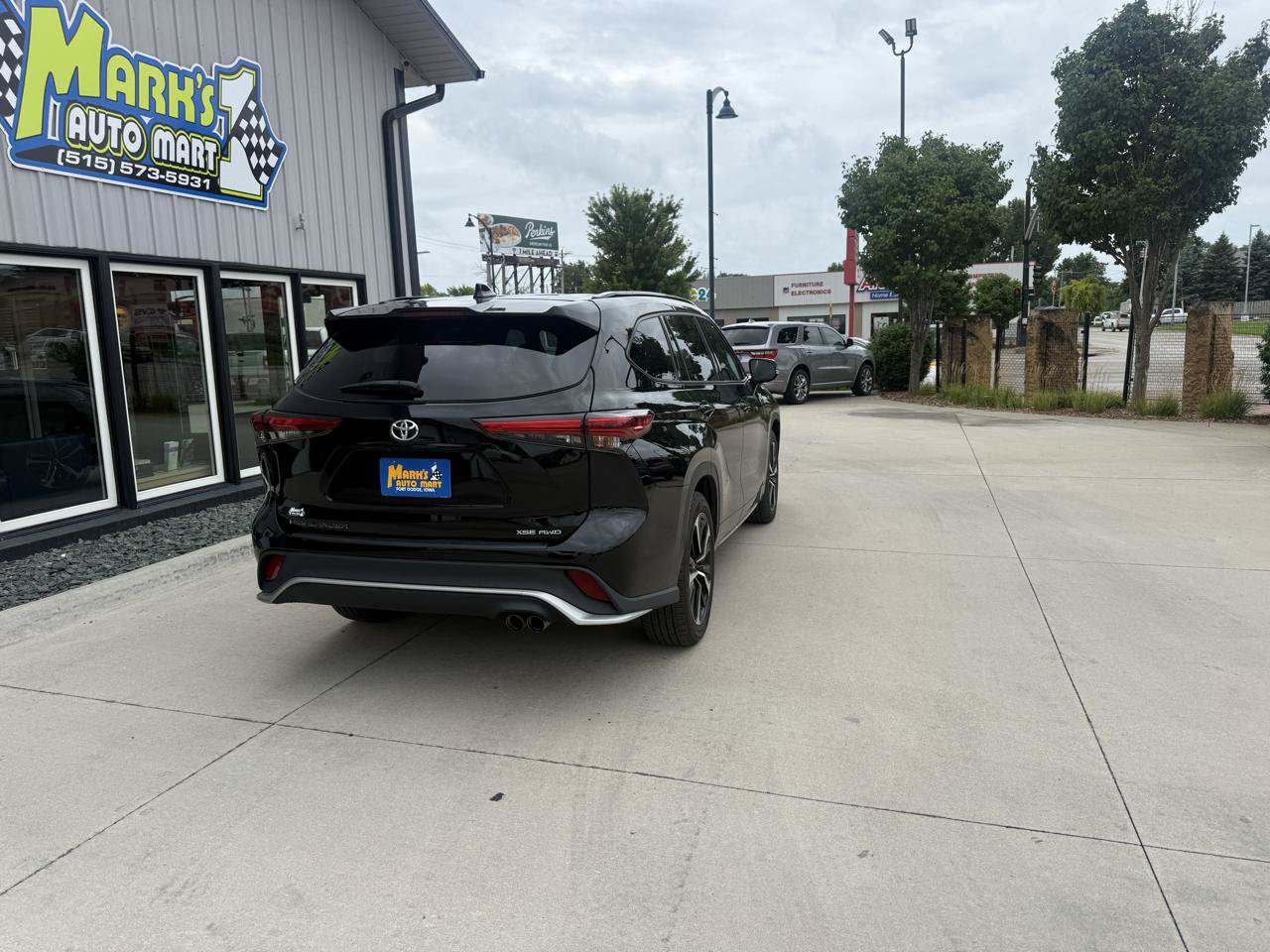 Used 2021 Toyota Highlander XSE AWD/4WD image 5