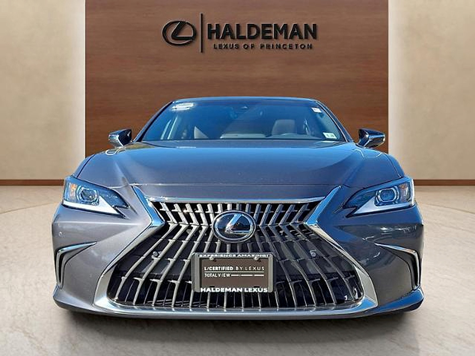 Used 2023 Lexus ES 350 w/ Premium Package FWD image 2