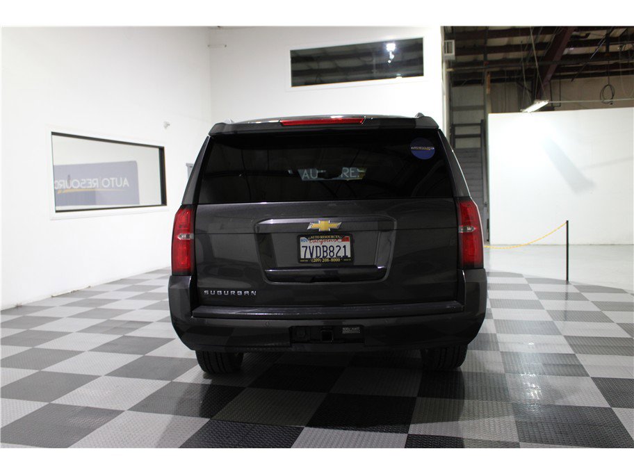 Used 2016 Chevrolet Suburban LT image 5