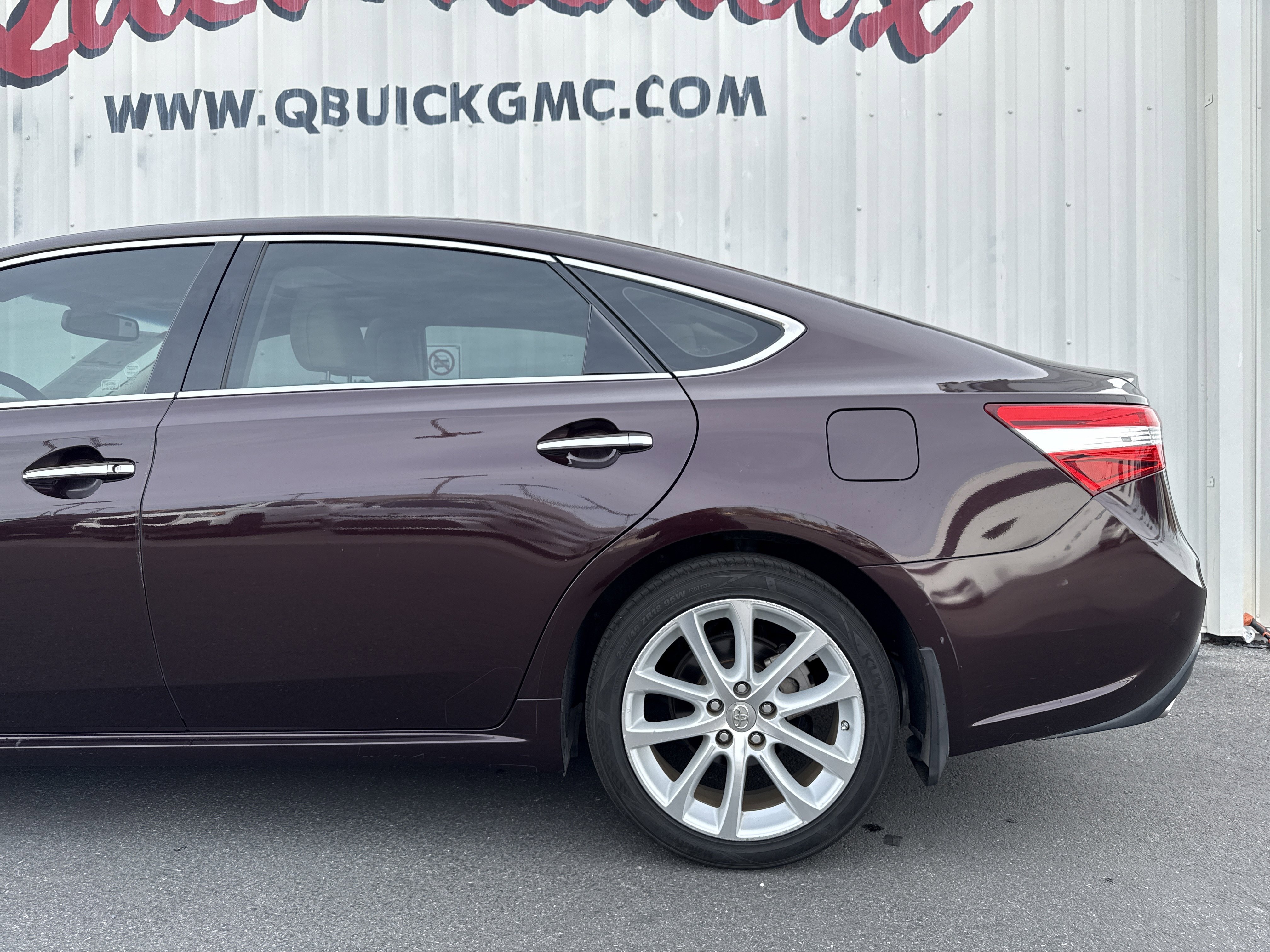 Used 2013 Toyota Avalon Limited image 2