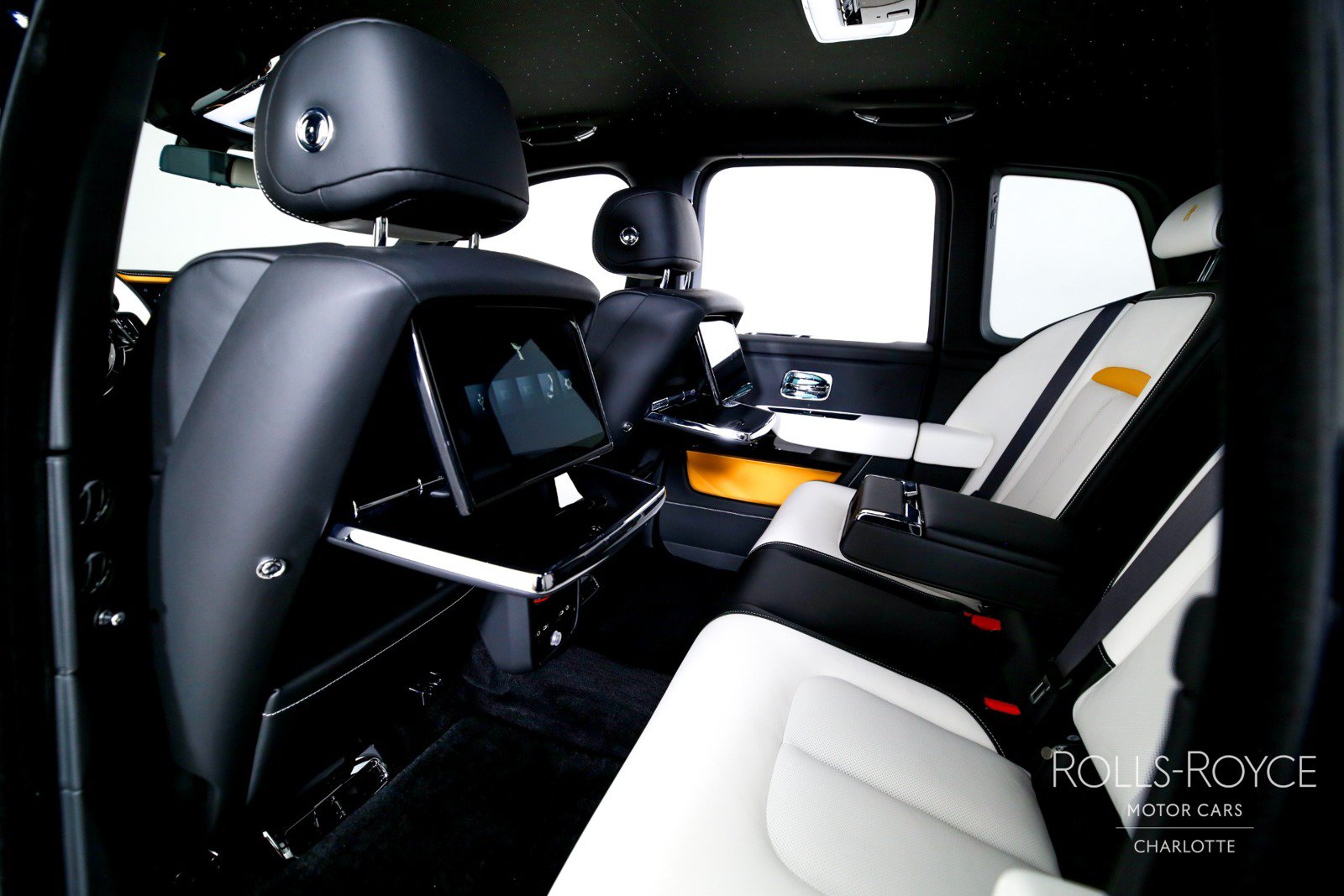 Used 2025 Rolls-Royce Cullinan AWD/4WD image 19