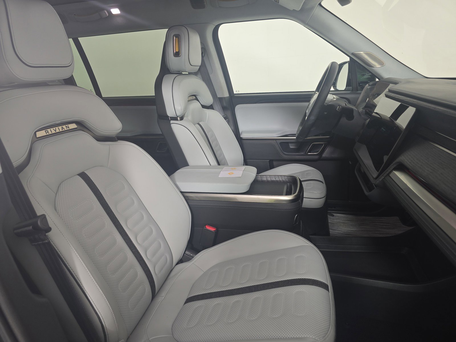 Used 2024 Rivian R1S Adventure AWD/4WD image 24
