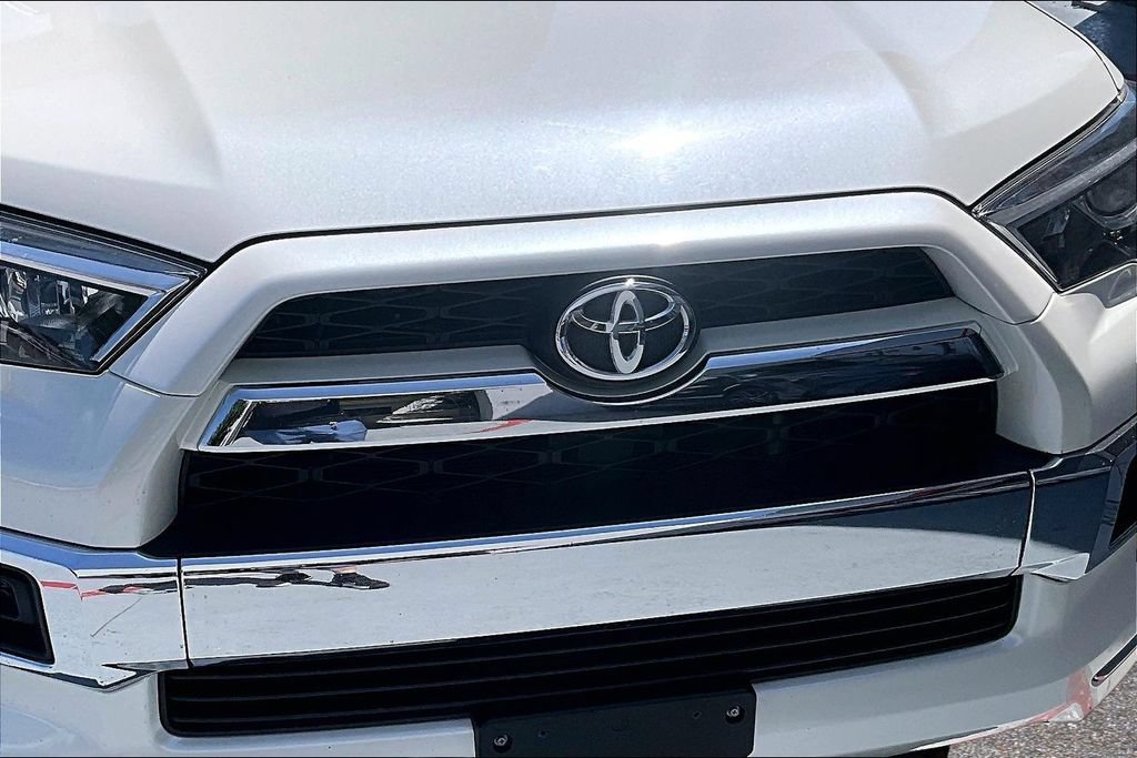 Used 2016 Toyota 4Runner Limited AWD/4WD image 37
