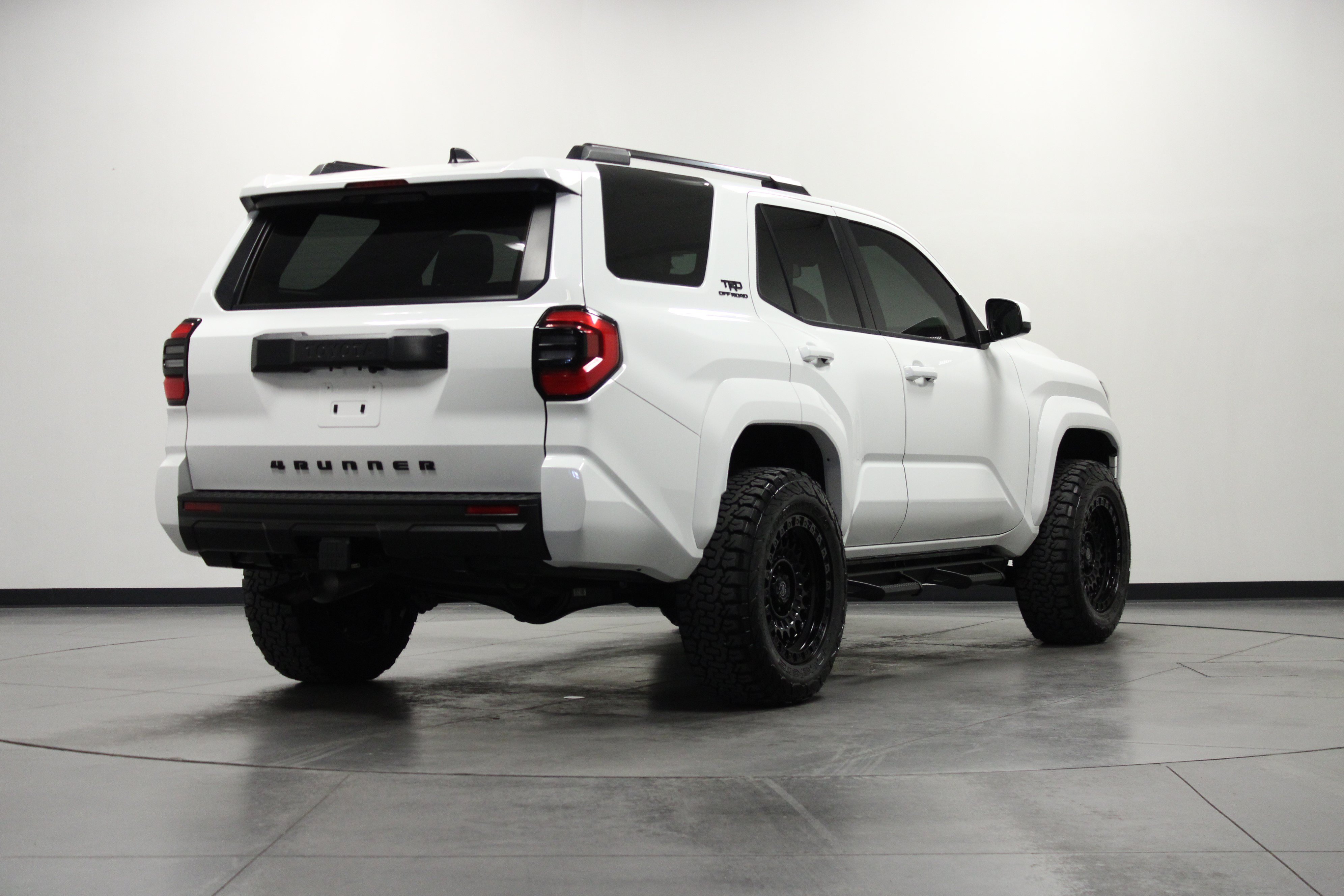 Used 2025 Toyota 4Runner SR5 AWD/4WD image 4