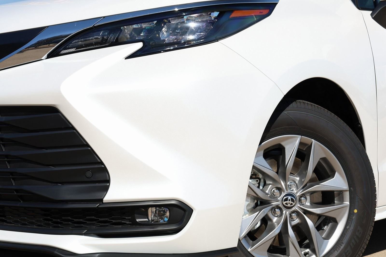 New 2026 Toyota Sienna XLE FWD image 12
