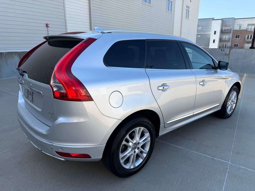 Used 2015 Volvo XC60 T5 AWD/4WD image 3