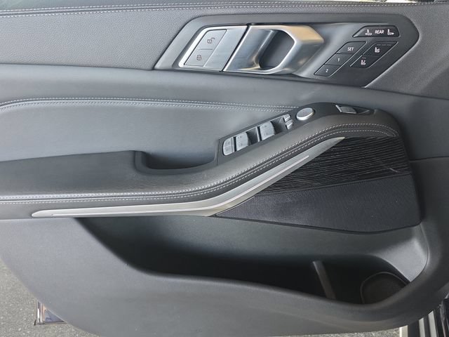 Used 2022 BMW X7 xDrive40i w/ M Sport Package AWD/4WD image 29