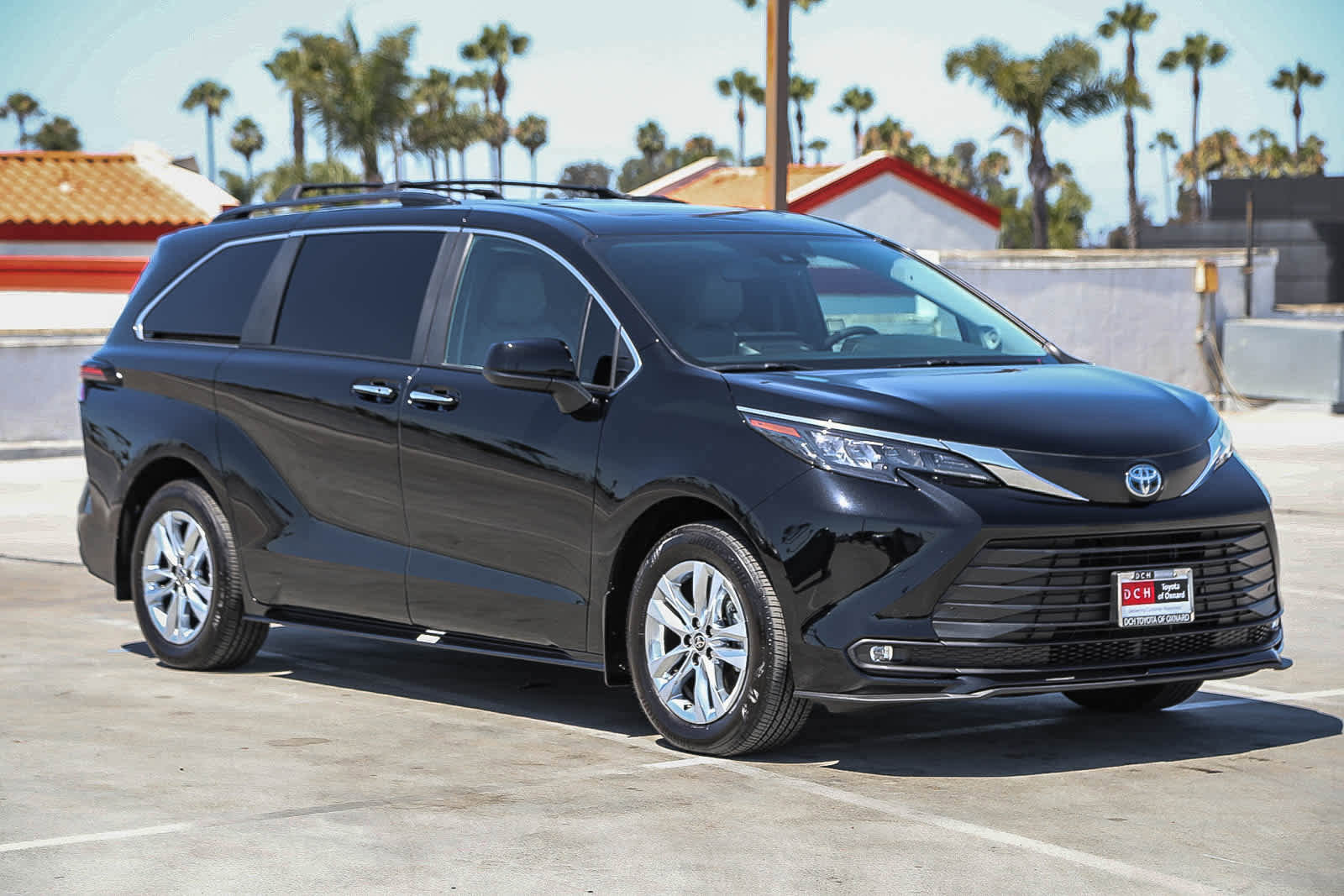 Used 2025 Toyota Sienna XLE w/ XLE Plus Package AWD/4WD image 4