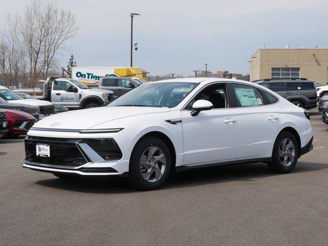 New 2026 Hyundai Sonata SE FWD image 2