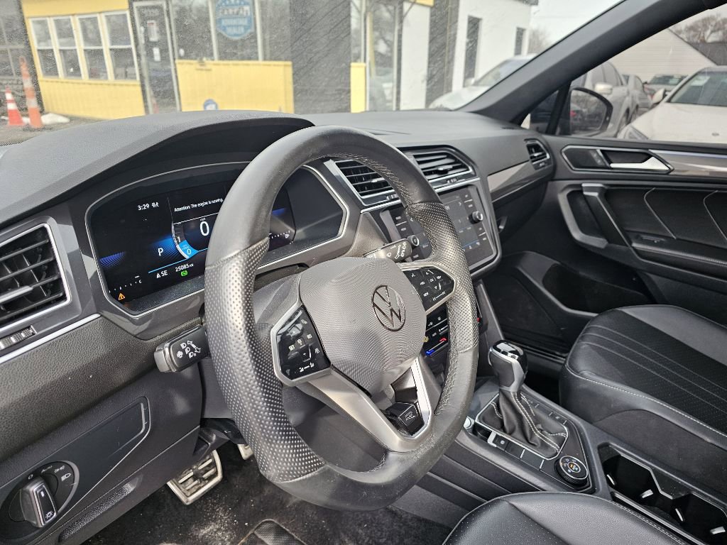 Used 2024 Volkswagen Tiguan SE R-Line image 16