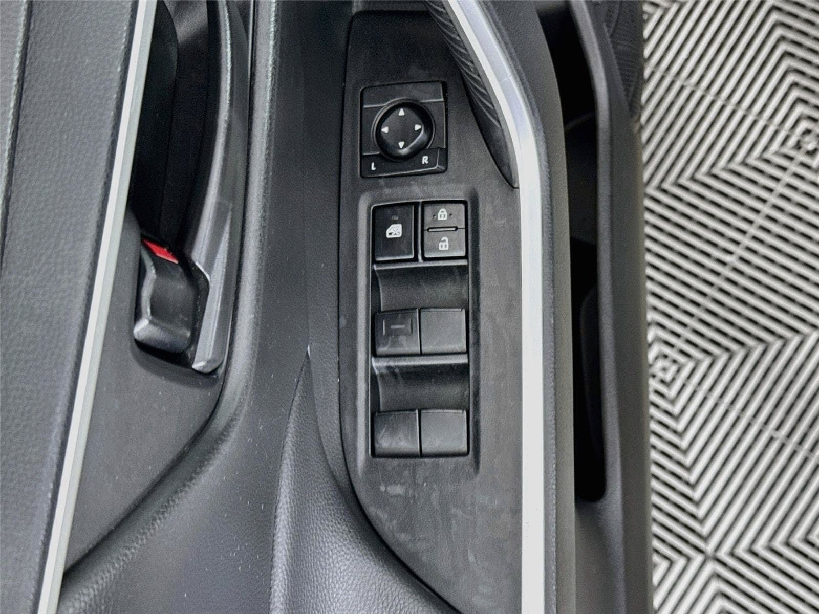 Used 2024 Toyota RAV4 LE FWD image 18