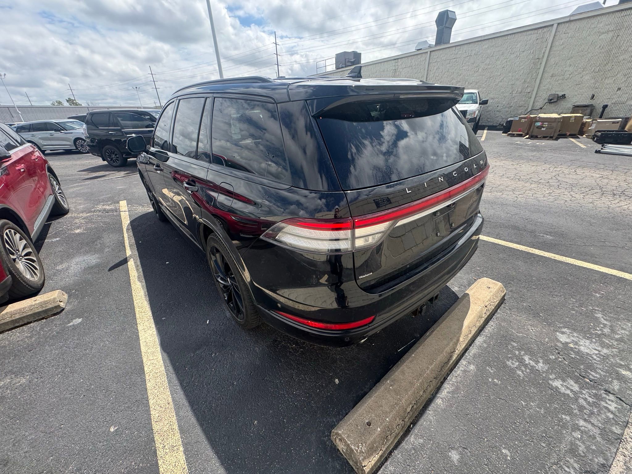 Used 2023 Lincoln Aviator Reserve w/ Jet Appearance Package image 4