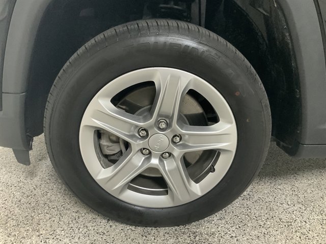 Used 2023 Jeep Compass Latitude image 10