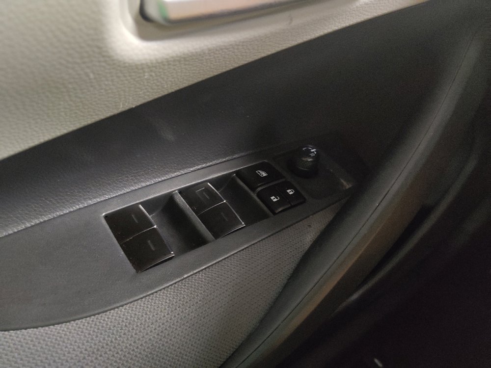 Used 2021 Toyota Corolla LE image 27