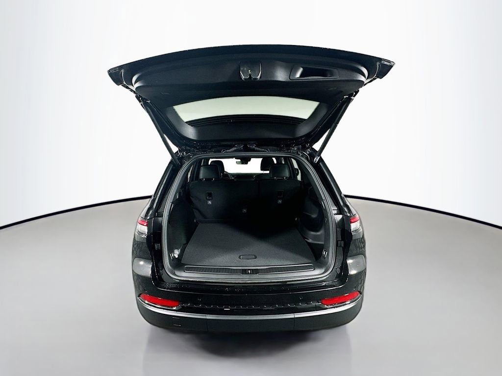 New 2025 Jeep Grand Cherokee Altitude image 15