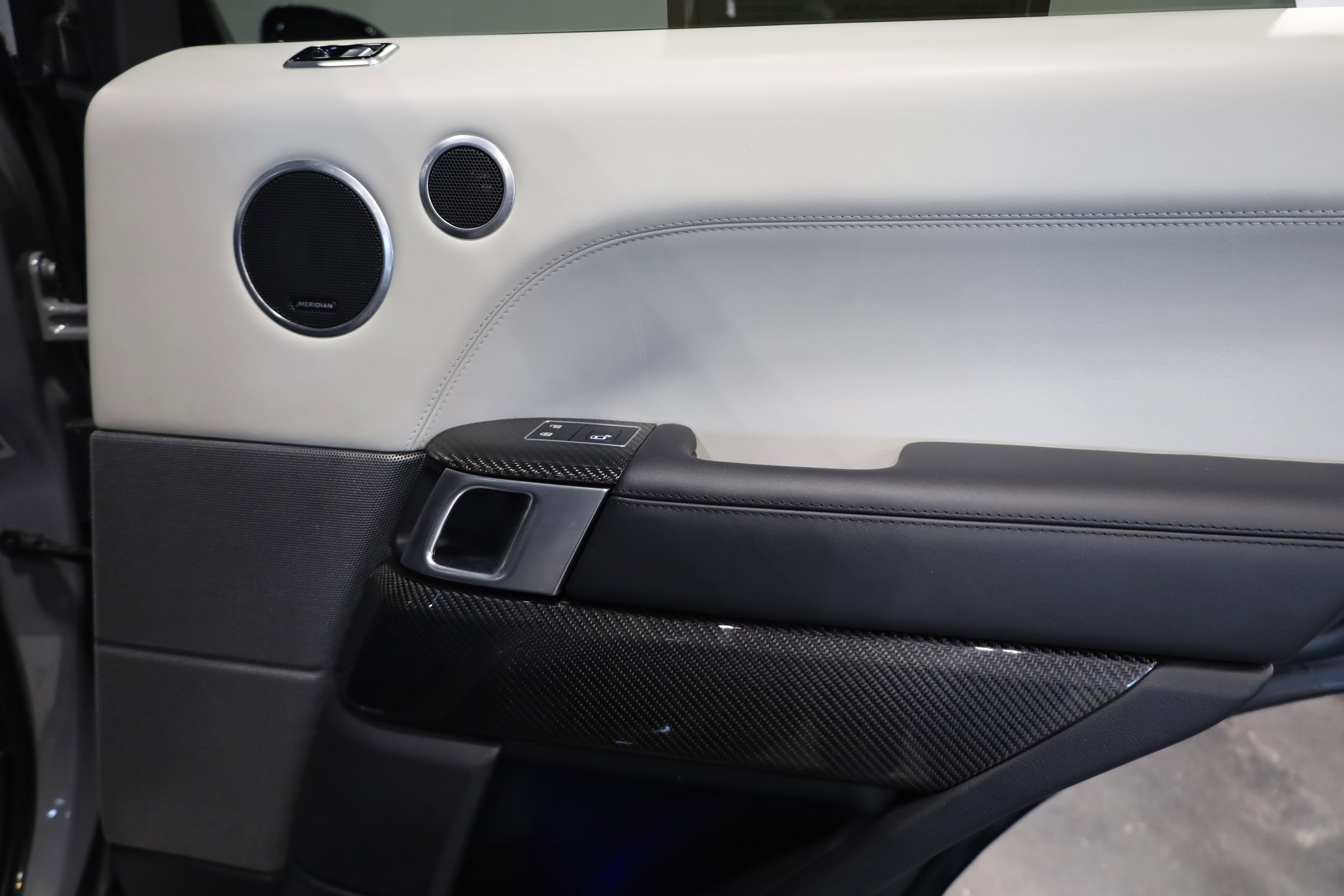 Used 2022 Land Rover Range Rover Sport SVR Carbon Edition image 37