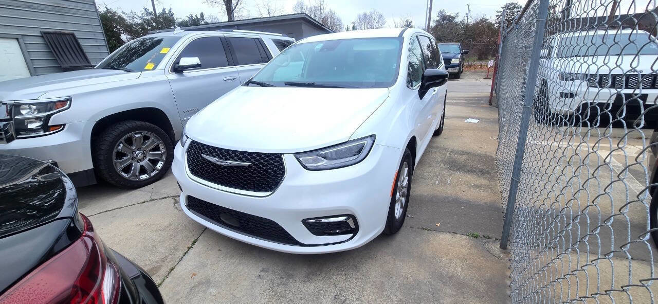 Used 2024 Chrysler Pacifica Touring-L