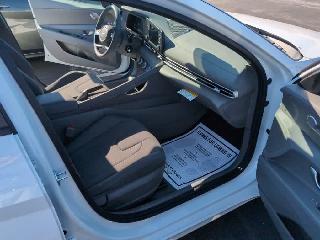 New 2026 Hyundai Elantra SE FWD image 21