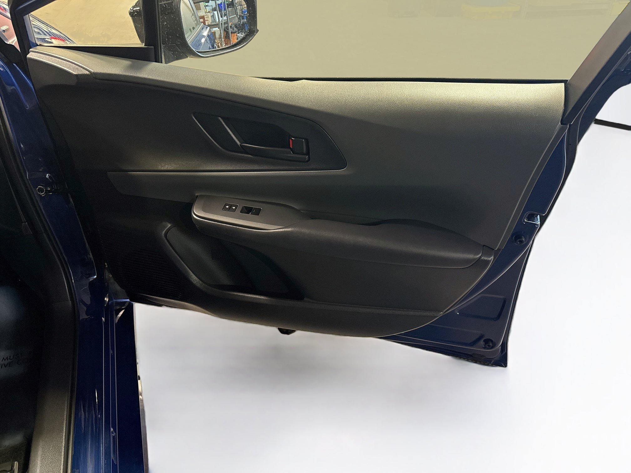Used 2025 Toyota Prius LE FWD image 32