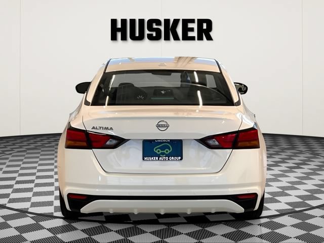 Used 2025 Nissan Altima 2.5 SV FWD image 4