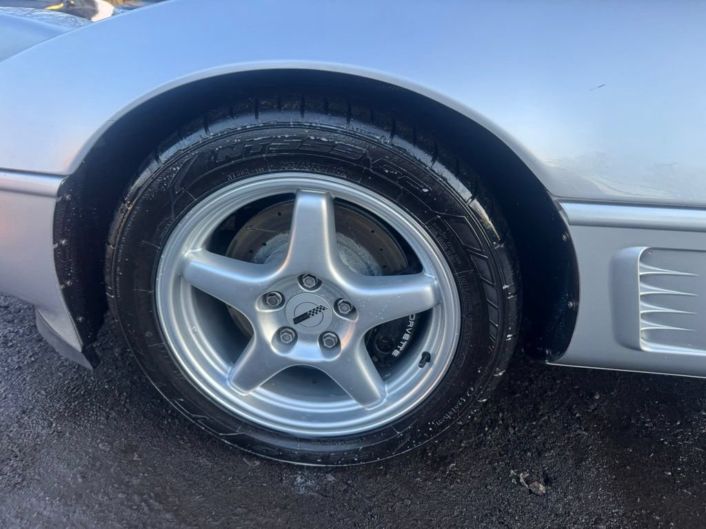 Used 1996 Chevrolet Corvette Convertible RWD image 16