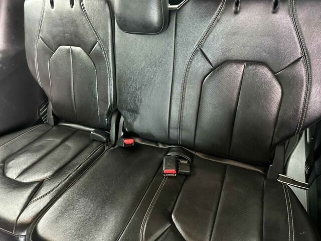 Used 2022 Chrysler Pacifica Touring-L w/ Uconnect Theater Family Group image 18
