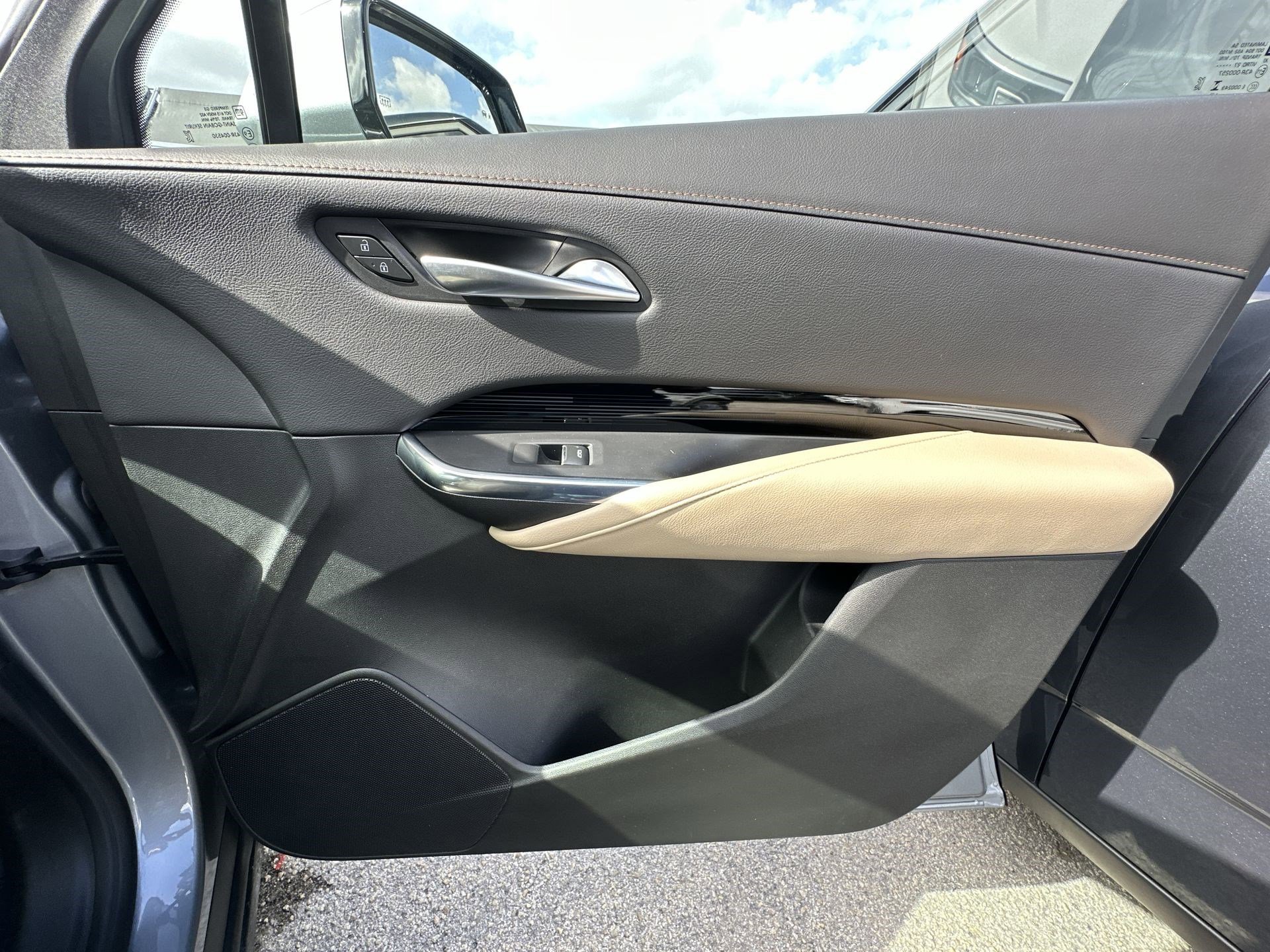 Used 2024 Cadillac XT4 Luxury w/ Cold Weather Package image 31