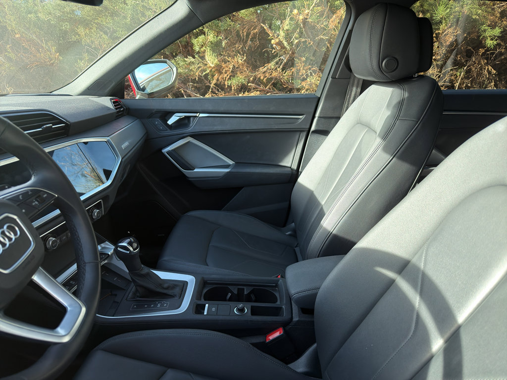 Used 2023 Audi Q3 2.0T Premium Plus w/ Premium Plus Package image 2