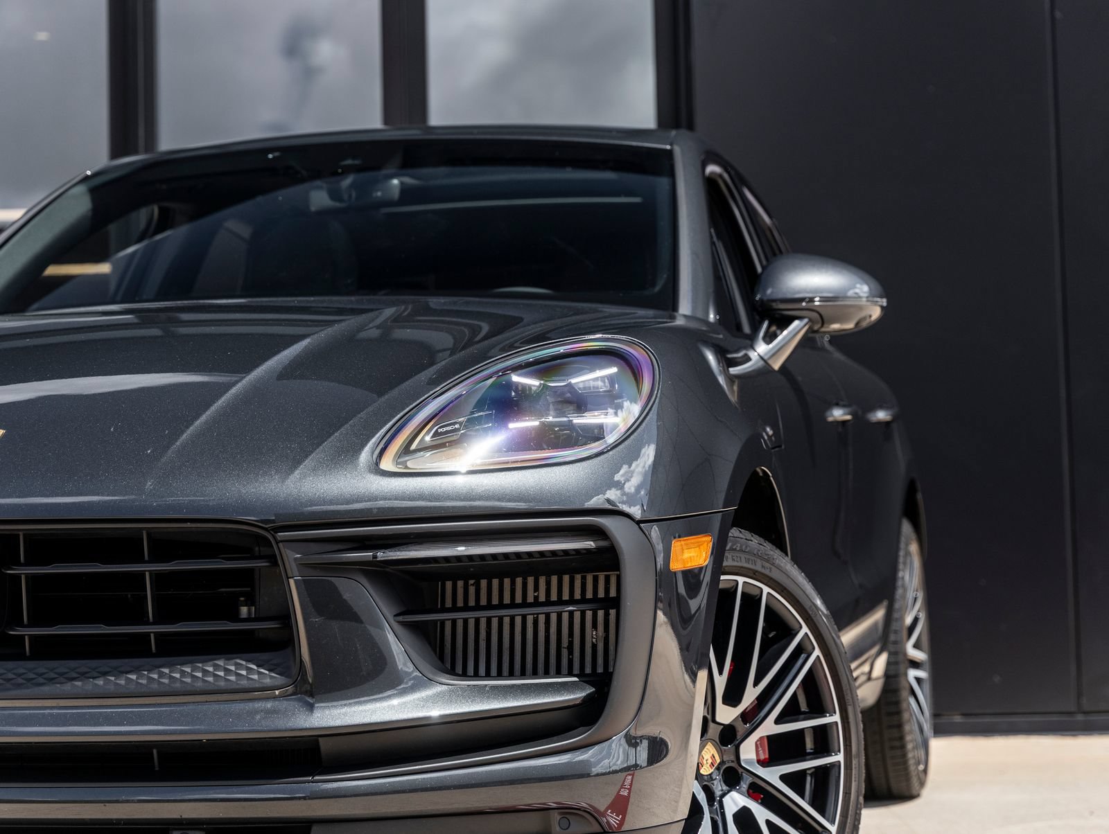 Certified 2024 Porsche Macan S AWD/4WD image 16