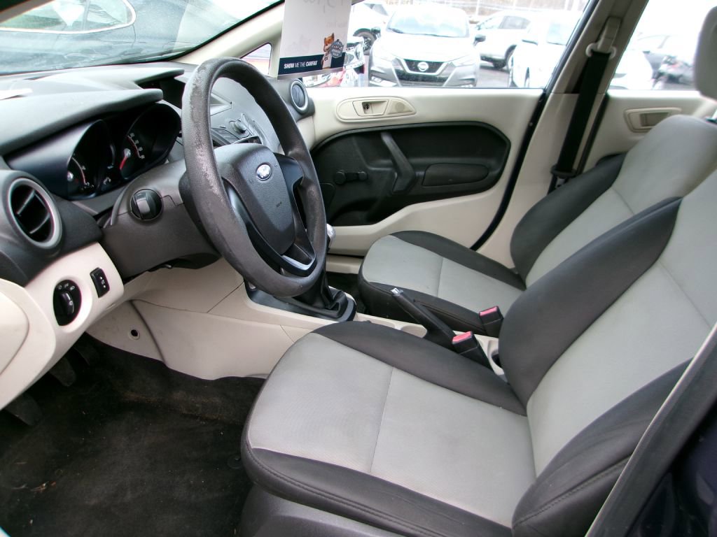 Used 2013 Ford Fiesta S image 9