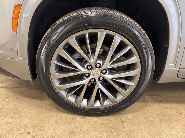 Used 2025 Buick Enclave Avenir w/ Super Cruise Package image 11
