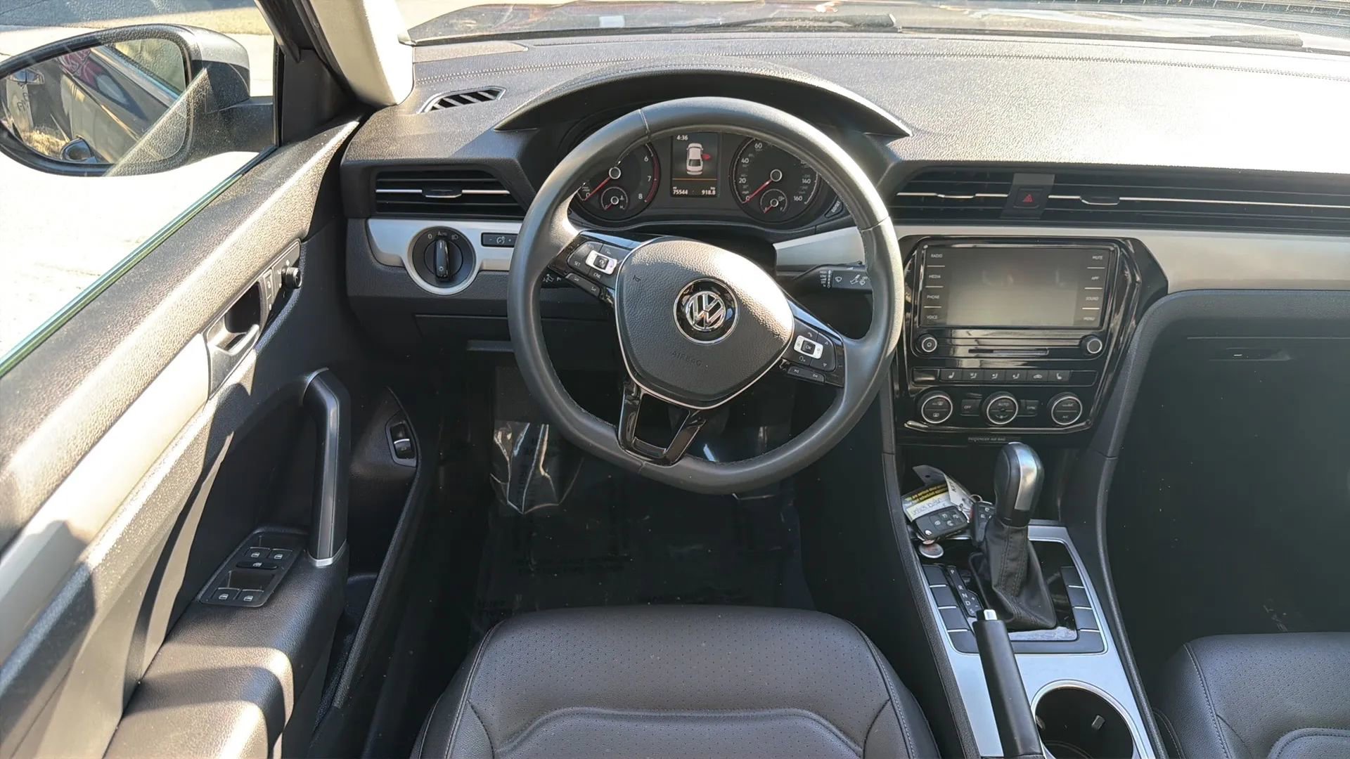 Used 2022 Volkswagen Passat 2.0T SE image 27