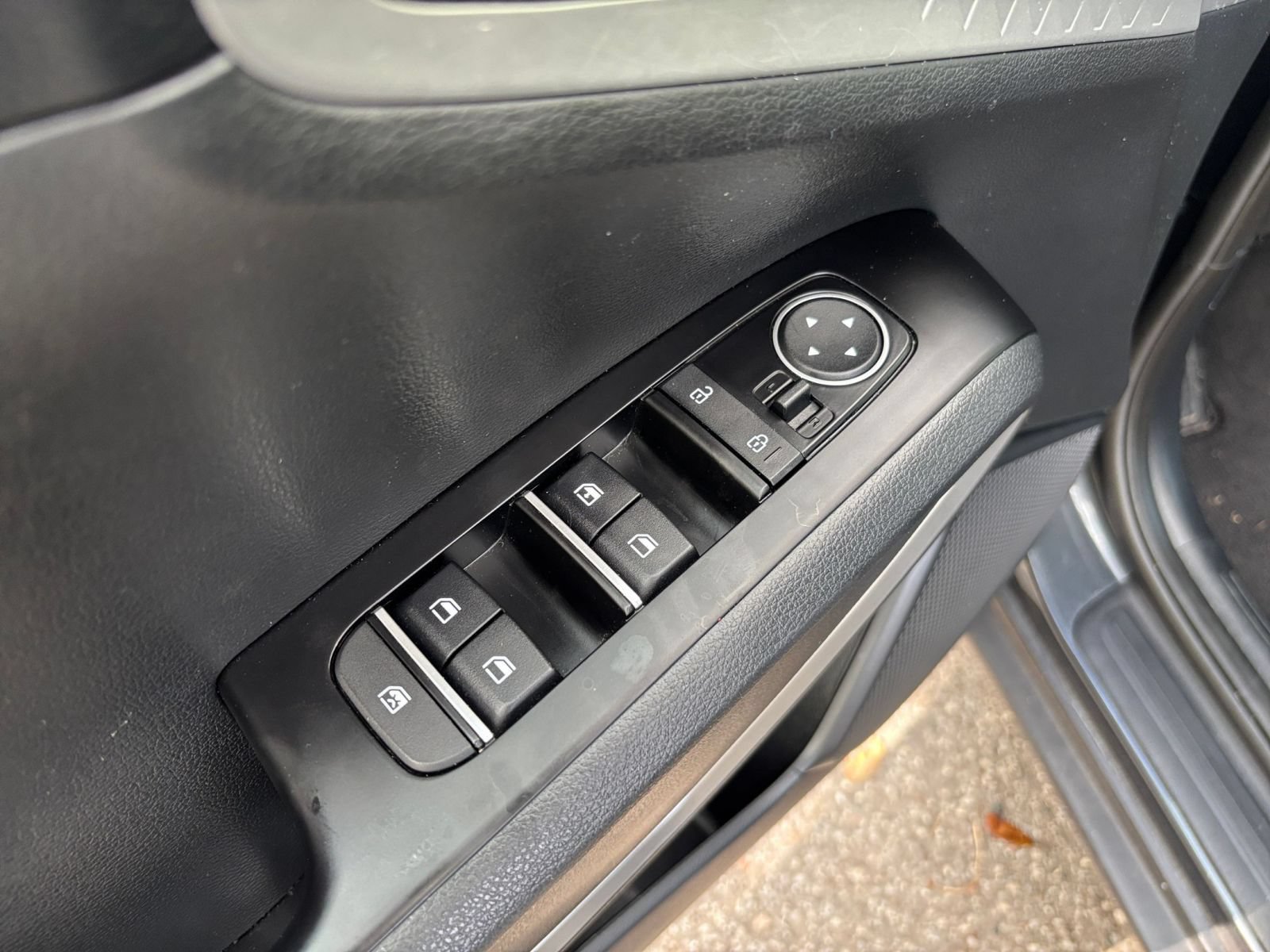 Used 2025 Kia Soul LX w/ LX Technology Package FWD image 18