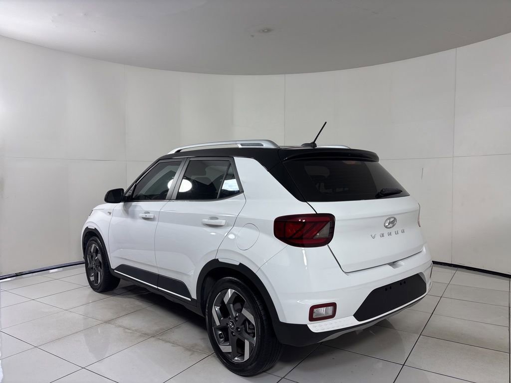 Used 2023 Hyundai Venue Limited w/ Cargo Package image 3