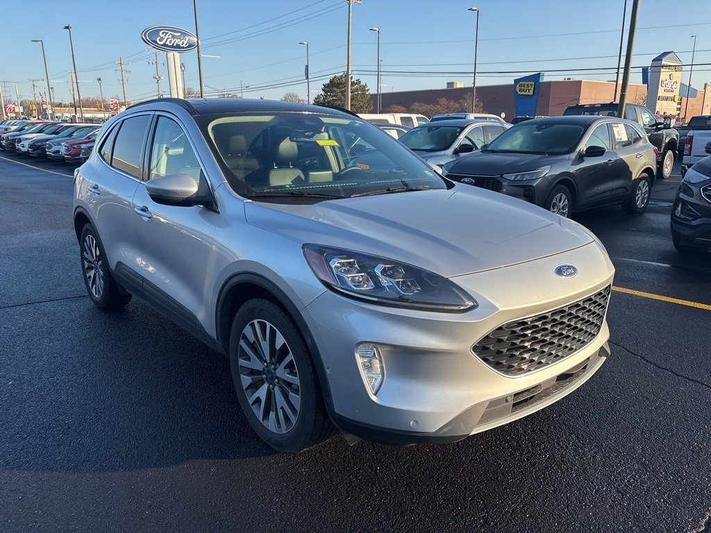Used 2020 Ford Escape Titanium image 3
