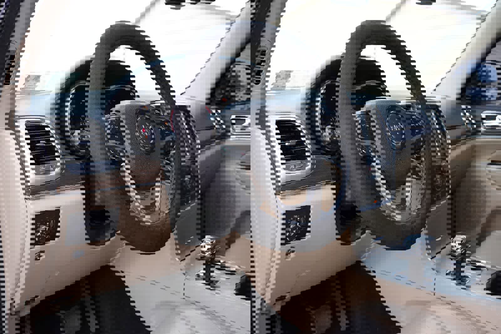 Used 2014 Jeep Grand Cherokee Limited image 15