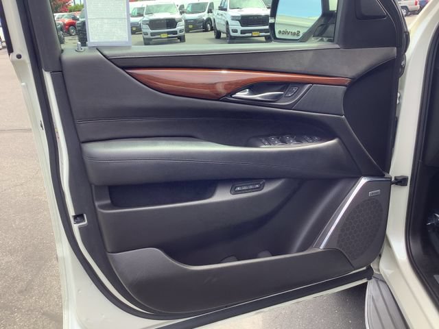 Used 2015 Cadillac Escalade ESV Luxury RWD image 9