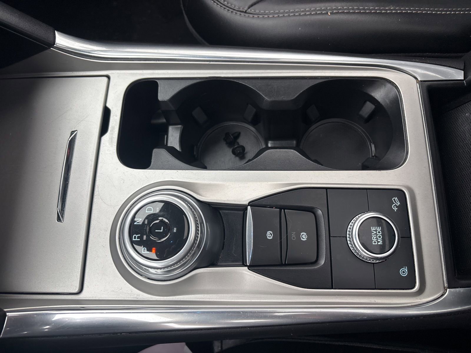 Certified 2022 Ford Explorer XLT w/ Equipment Group 202A image 27